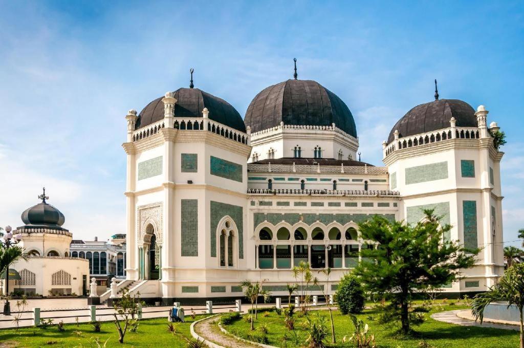 Oyo 741 Hotel Labuhan Raya Medan Exterior foto