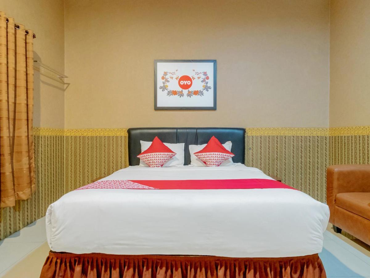 Oyo 741 Hotel Labuhan Raya Medan Exterior foto
