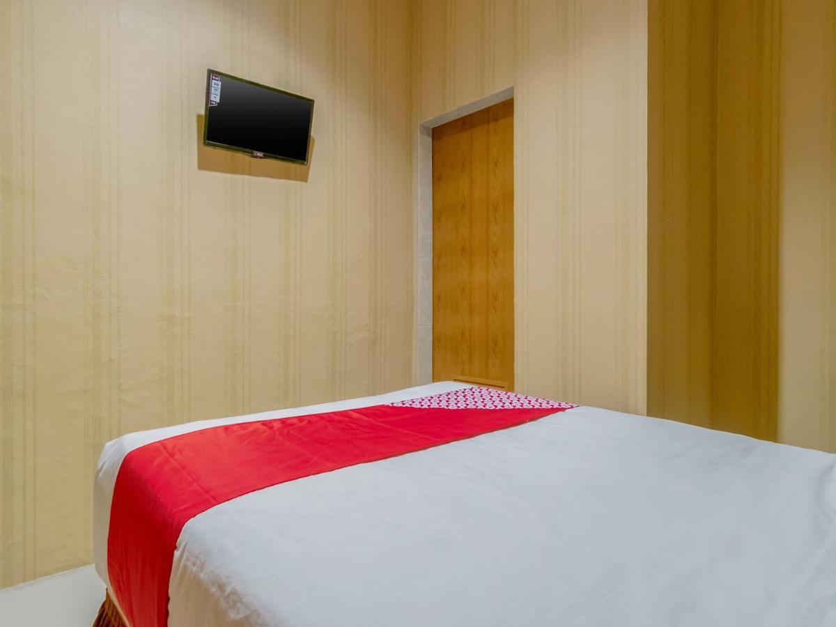 Oyo 741 Hotel Labuhan Raya Medan Exterior foto