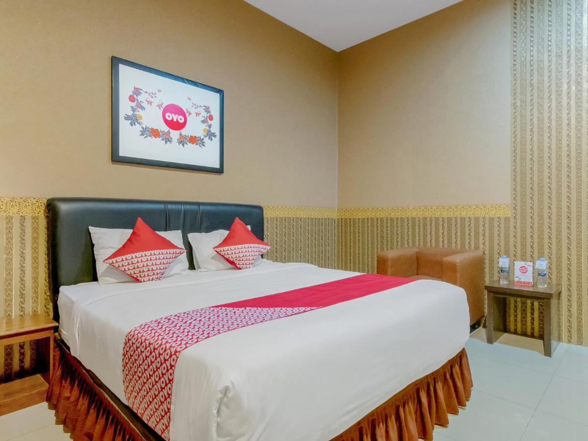 Oyo 741 Hotel Labuhan Raya Medan Exterior foto